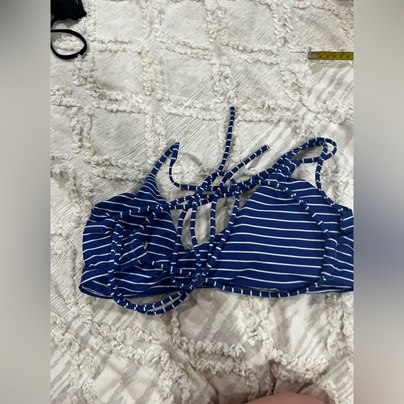 Blue stripped shein bikini - Picture 3 of 4